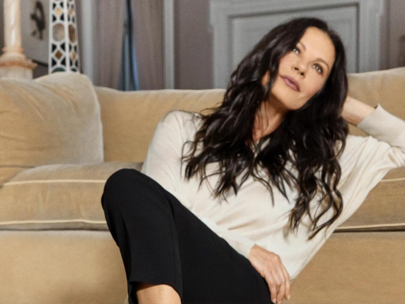 Зета-Джонс воплотит культовый образ Мортиши Аддамс