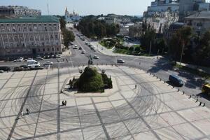 КГГА отказала Red Bull в проведении мероприятия на Софийской площади