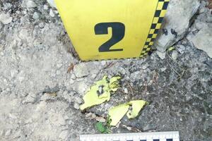 Співробітники поліції, які прибули на місце інциденту, вилучили речові докази