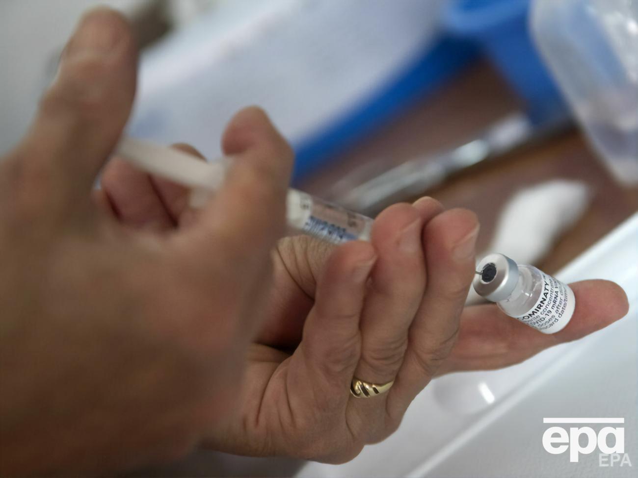 Третю дозу вакцини Comirnaty, ймовірно, потрібно ввести за шість &ndash; 12 місяців після другого щеплення, зазначили у BioNTech