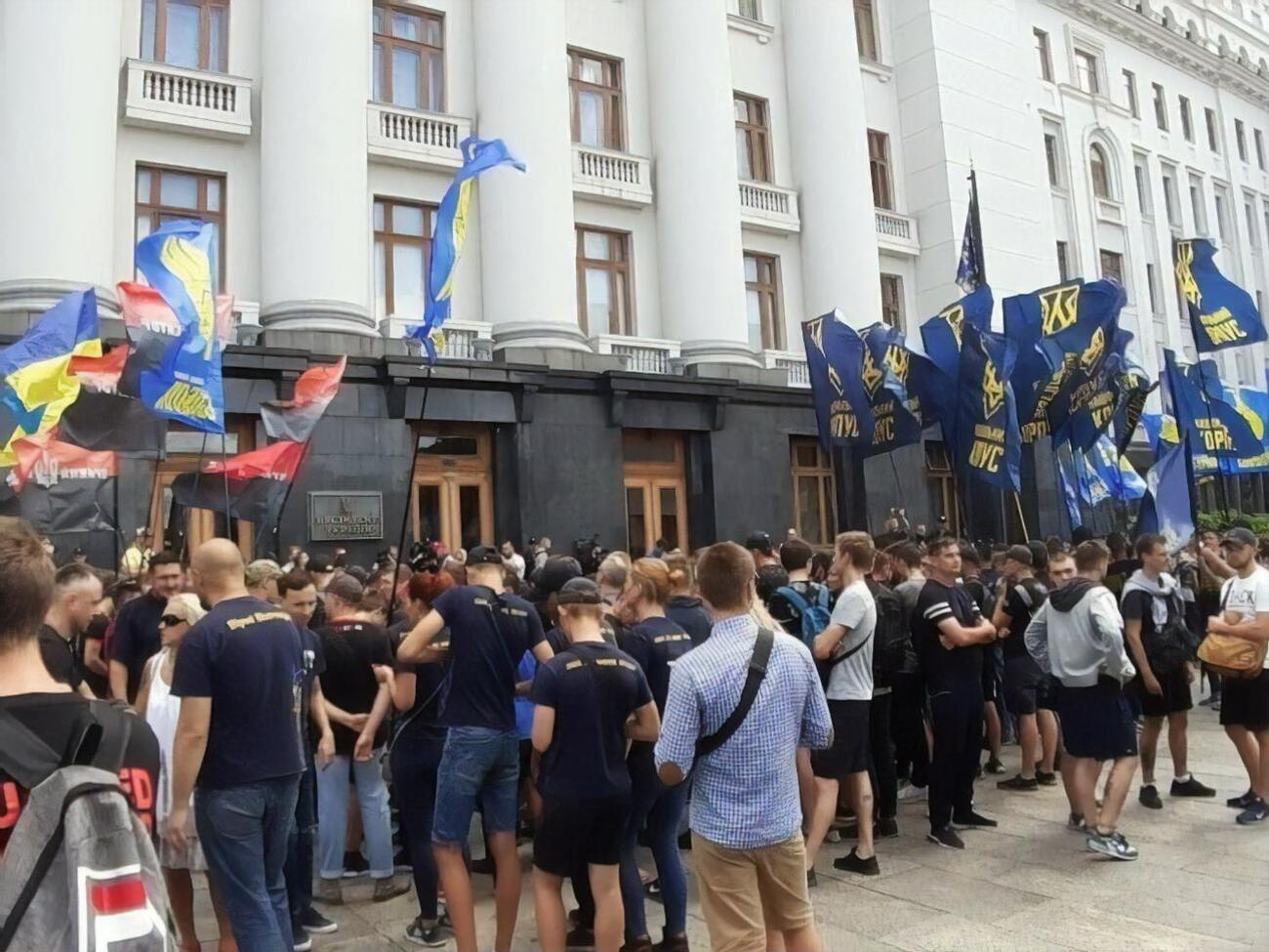 "Нацкорпус" в субботу придет под Офис президента