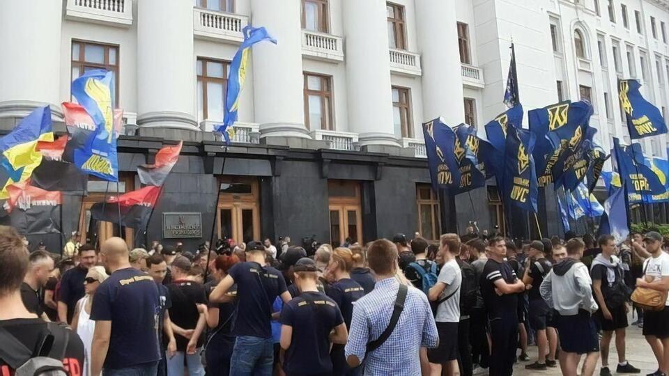 "Нацкорпус" в субботу придет под Офис президента