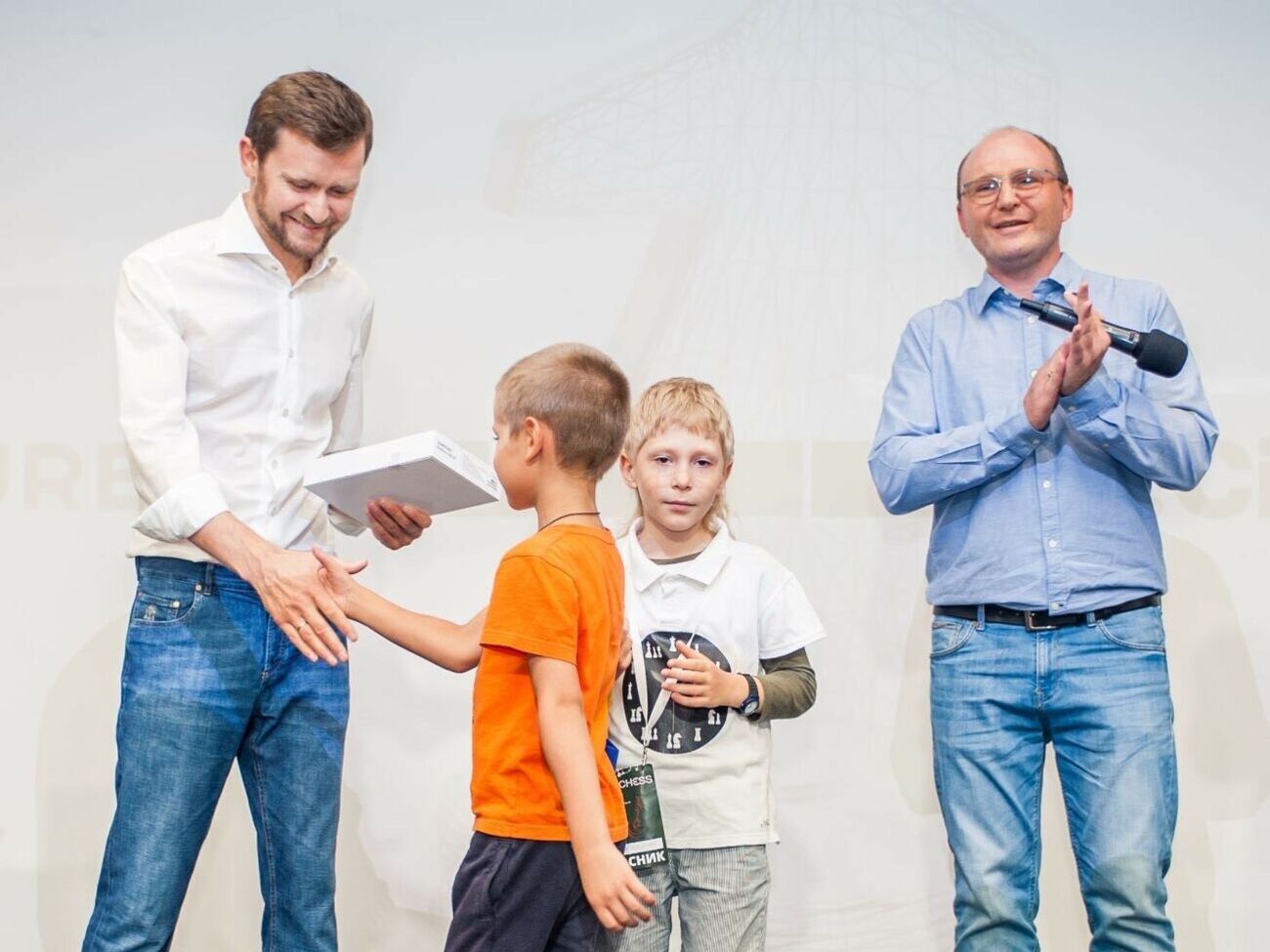 Кавилін (зліва) анонсував проведення турніру між київськими та львівськими шахістами