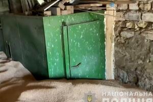 Робітника закрили в металевій сушарні для фруктів, яка була всередині зерносховища
