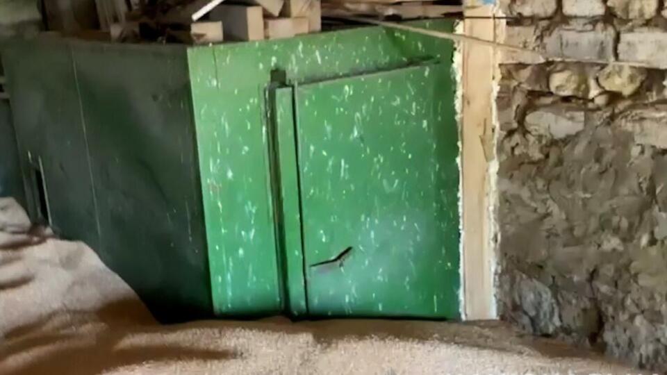 Робітника закрили в металевій сушарні для фруктів, яка була всередині зерносховища