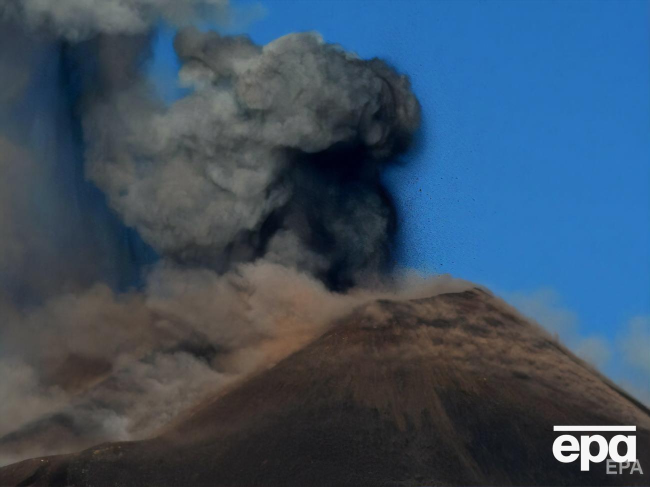 Вулкан Этна на острове Сицилия в Италии установил новый рекорд высоты&nbsp;&ndash; 3357 м
