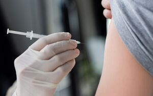 С начала прививочной кампании в Украине вакцинировались более 4,32 млн человек