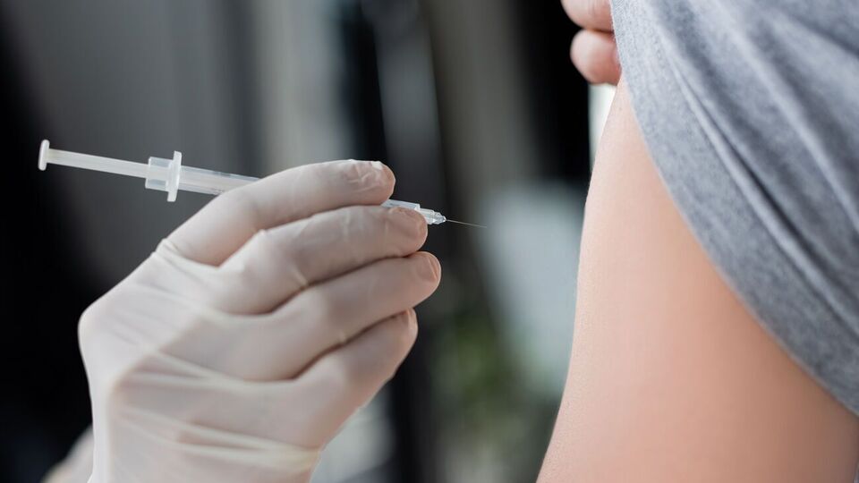 С начала прививочной кампании в Украине вакцинировались более 4,32 млн человек