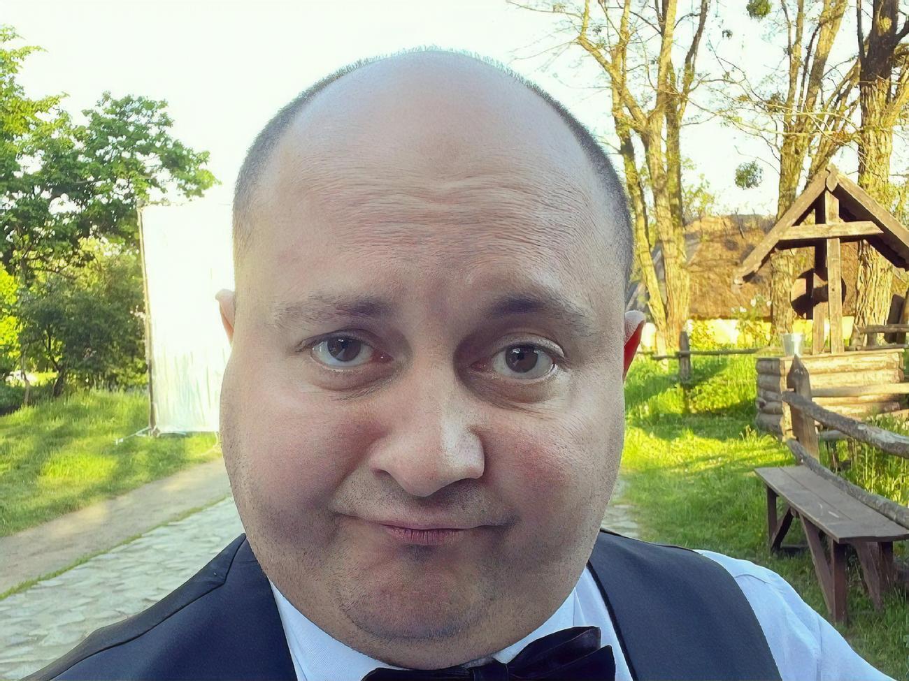 Ткач&nbsp;известен по ролям в ситкомах "Страна У" и "Однажды под Полтавой"