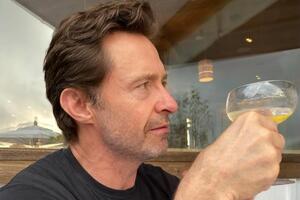 В начале августа Джекман сдал фрагменты кожи на биопсию