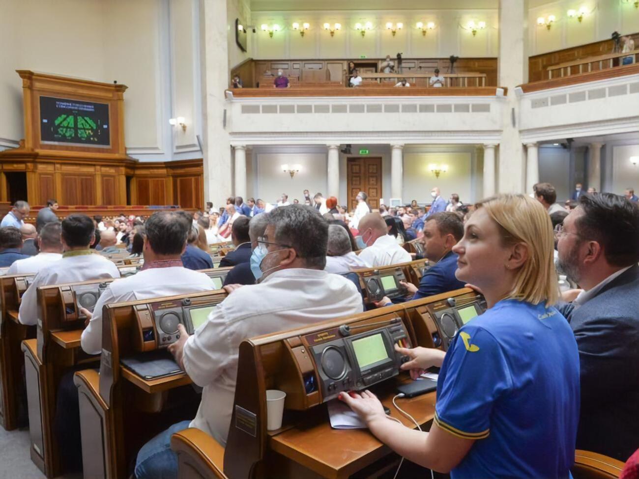 "Слугу народа" на выборах готовы поддержать 22,2% украинцев