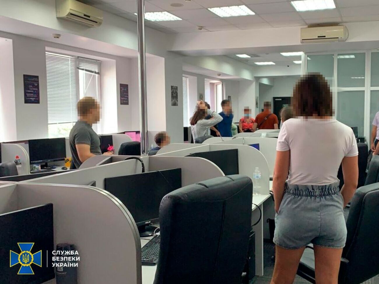 В офисах сети обменников криптовалюты в трех районах Киева провели обыски и нашли доказательства незаконной деятельности