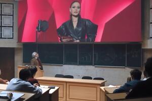 Санина рассказывала студентам о добыче руды