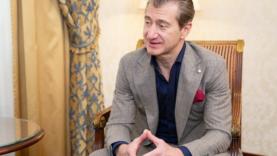 Нікітін стверджує, що гроші почали з'являтися, коли Білик стала дуже популярною