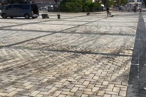 Площадь пытаются отмыть от следов дрифта