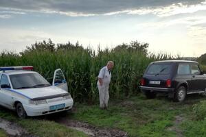 Экс-мэр приехал на "Ниве", утверждает владелец огорода