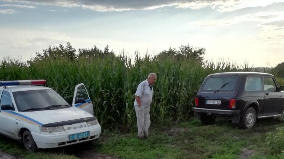 Экс-мэр приехал на "Ниве", утверждает владелец огорода