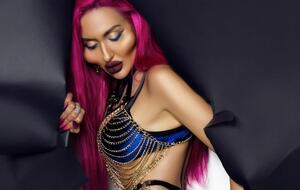 Покрещук показала, как отрывалась в баре