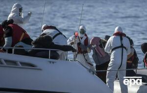 После крушения людей доставят в порт Милос