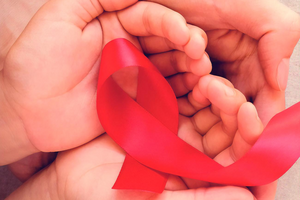 У період із січня до травня 2021 року в Україні від СНІД померло 963 людини