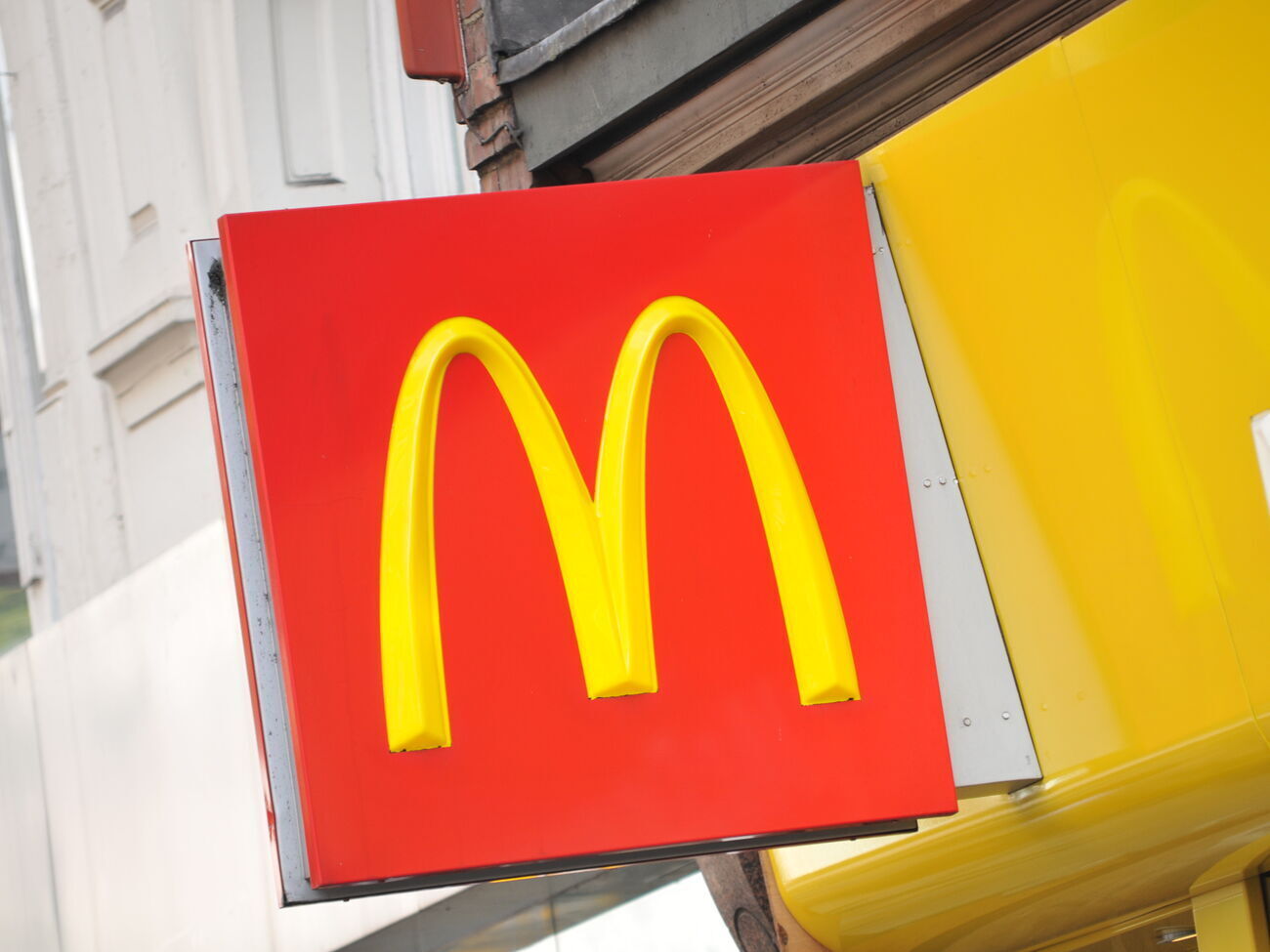 McDonald’s обязала всех сотрудников компании полностью вакцинироваться от коронавируса до 27 сентября