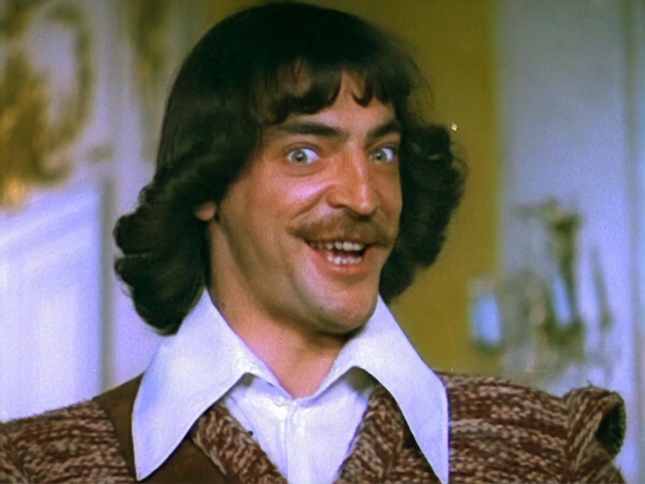 У переліку фільмів, які транслював "Інтер", &ndash; "В'язень замку Іф" та "Д'Артаньян і три мушкетери" з Боярським