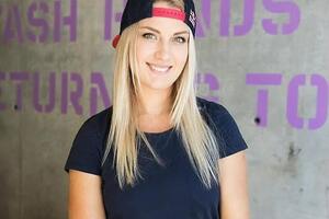 Харлан передала эстафету актеру Логаю