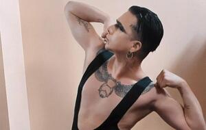 Во время выступления на сцене фестиваля Atlas Weekend Melovin поцеловал сначала девушку, а потом мужчину