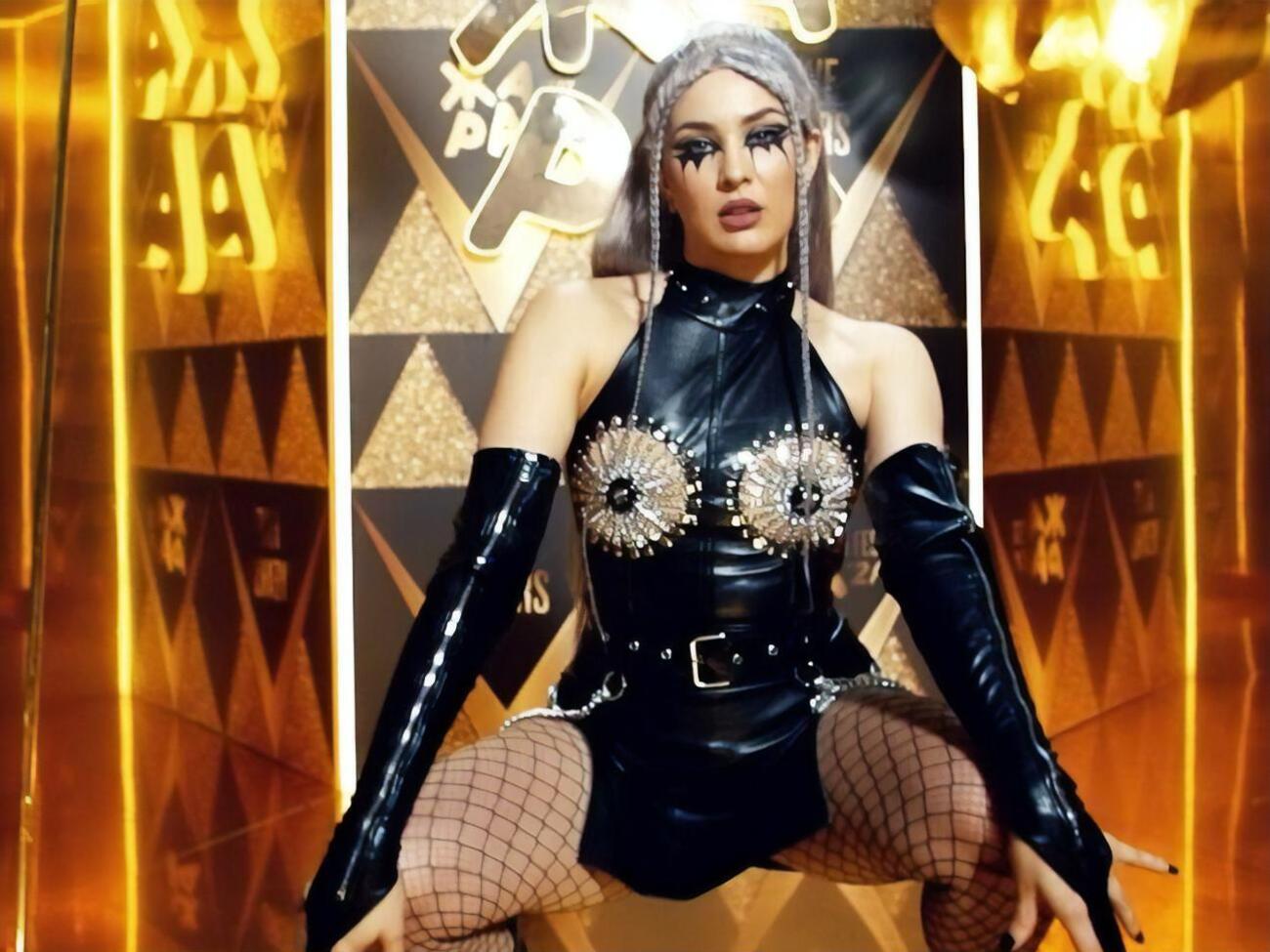 Одни пользователи назвали Maruv&nbsp;"белой богиней", другие &ndash;&nbsp;"проституткой"