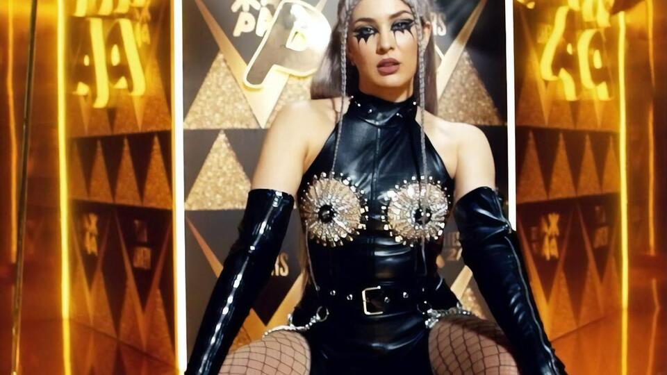 Одни пользователи назвали Maruv "белой богиней", другие – "проституткой"