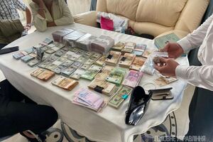 Правоохранители изъяли наличные в эквиваленте около 10 млн грн