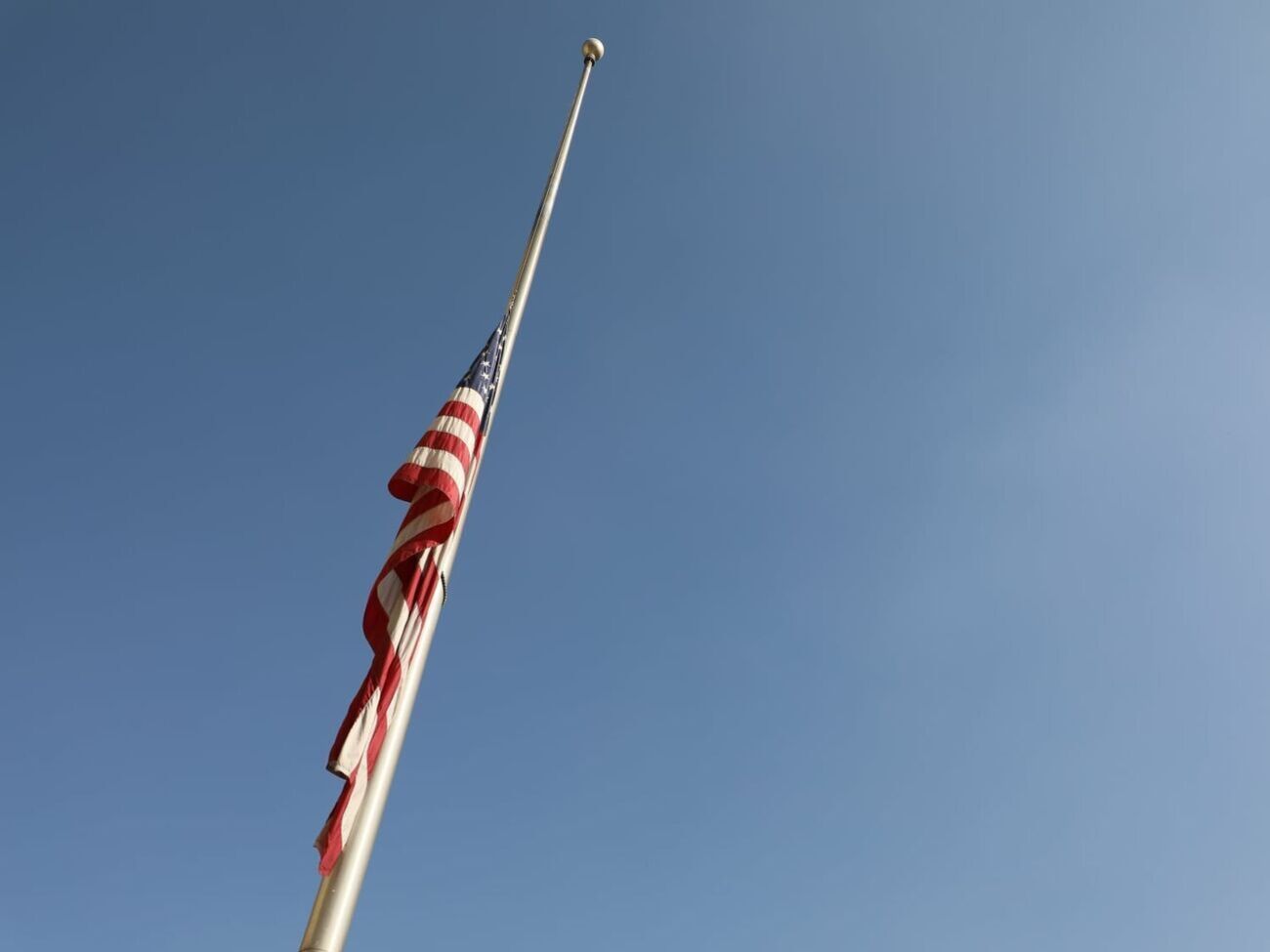 Посольство США у Кабулі закликало своїх громадян у Афганістані скористатися для вильоту з країни комерційними рейсами