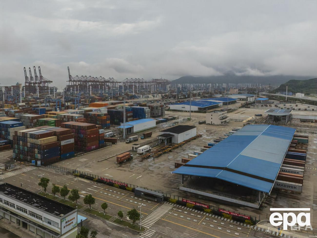 У китайському порту Нінбо-Чжоушань один із робітників захворів на COVID-19