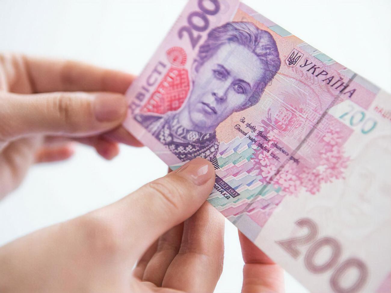 Курс гривні щодо долара зріс, щодо євро &ndash; знизився