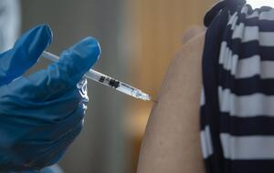 Украинцам вчера сделали 163 тыс. прививок от коронавируса, полностью привито 2,6 млн граждан