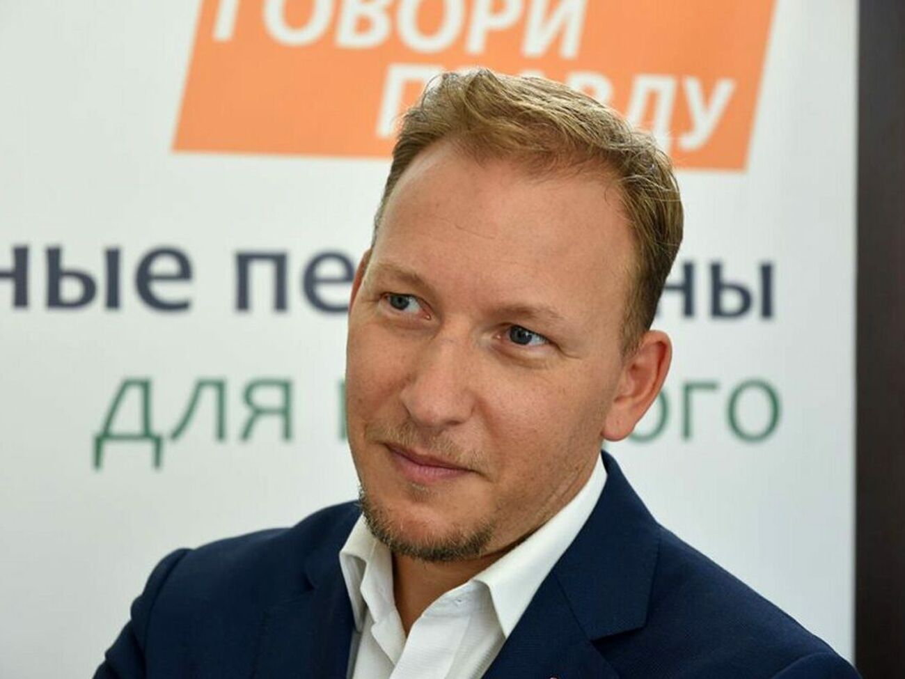 Дмитриев отводил детей в школьный лагерь, и у школьных ворот его задержали силовики