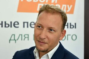 Дмитриев отводил детей в школьный лагерь, и у школьных ворот его задержали силовики