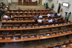 На сессию пришли 16 из 64 депутатов горсовета