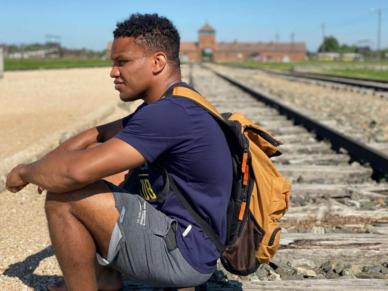 Неизвестные, по словам Беленюка, пытались втянуть его в драку прямо в центре Киева, выкрикивая оскорбительные слова в адрес спортсмена и политика