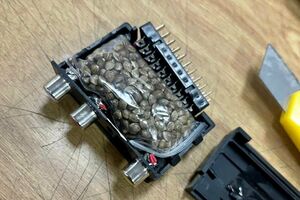 В каждом переходнике находился полиэтиленовый пакетик с семенами конопли, отметили в Гостаможне