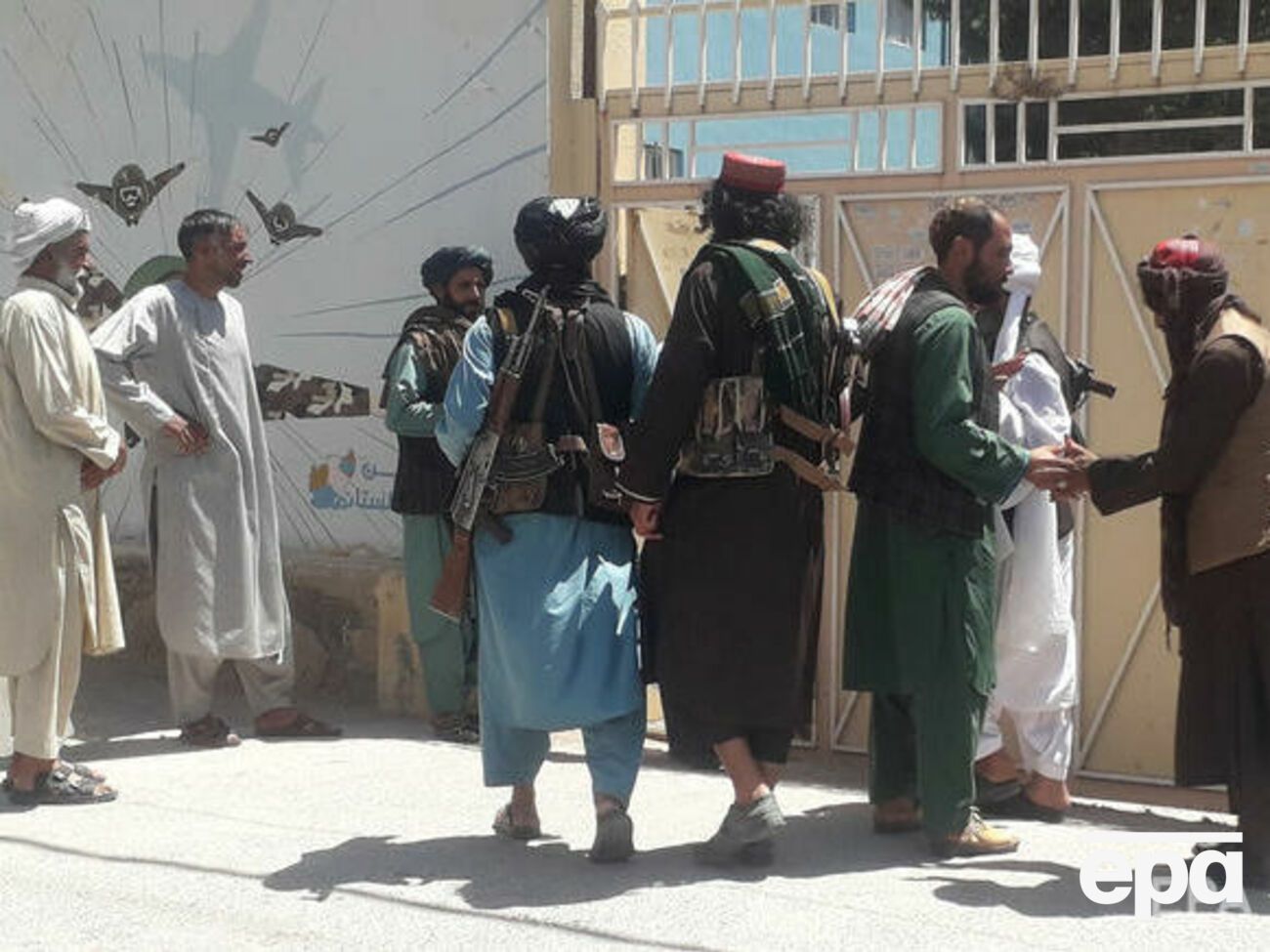 Талибы захватили 18 из 34 столиц провинций&nbsp;менее чем за две недели