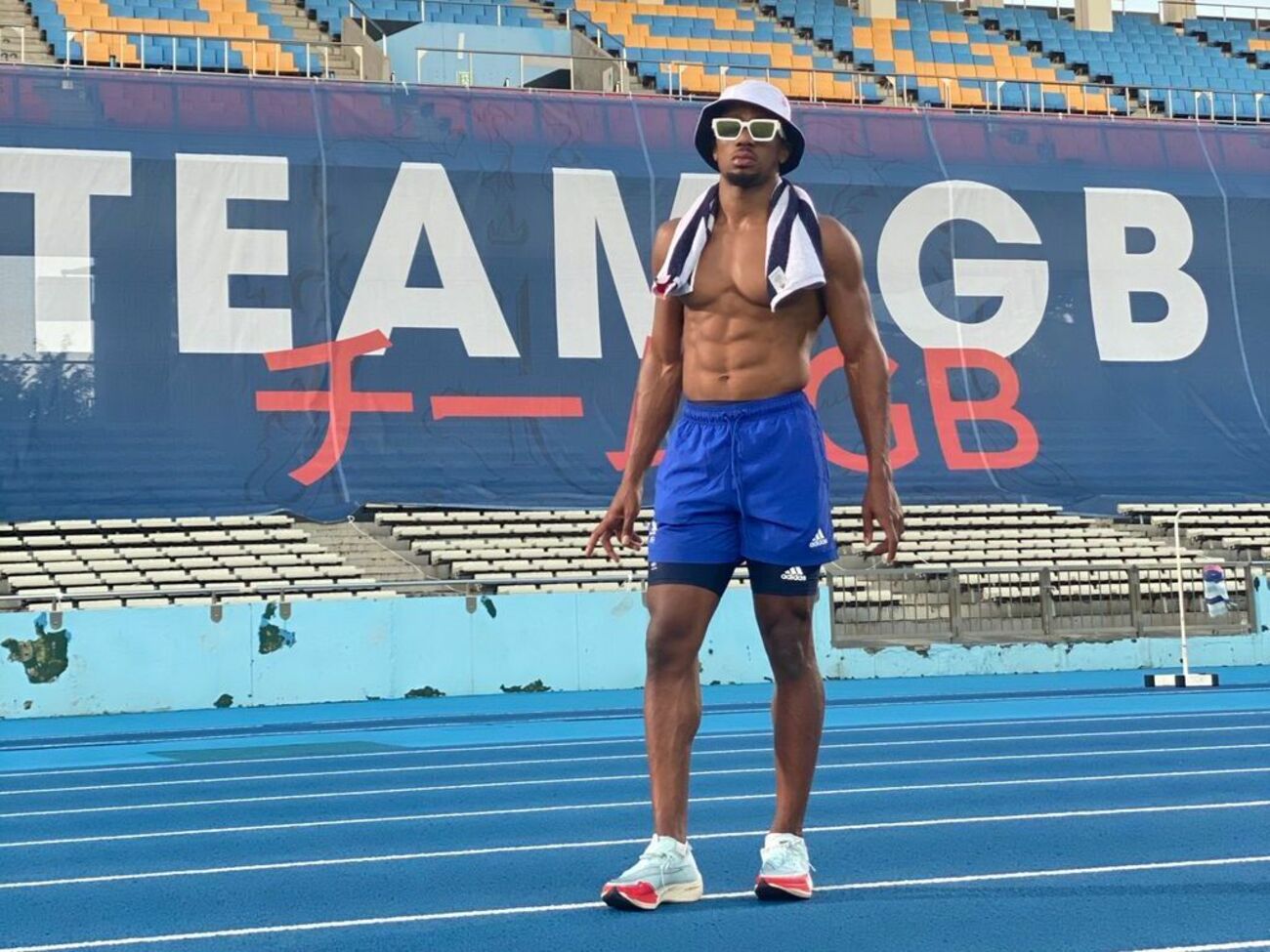 Уджа входил в мужскую команду Великобритании в эстафете 4х100 метров