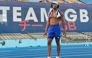 Уджа входил в мужскую команду Великобритании в эстафете 4х100 метров