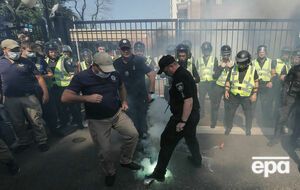 В ходе столкновений с митингующими пострадали правоохранители