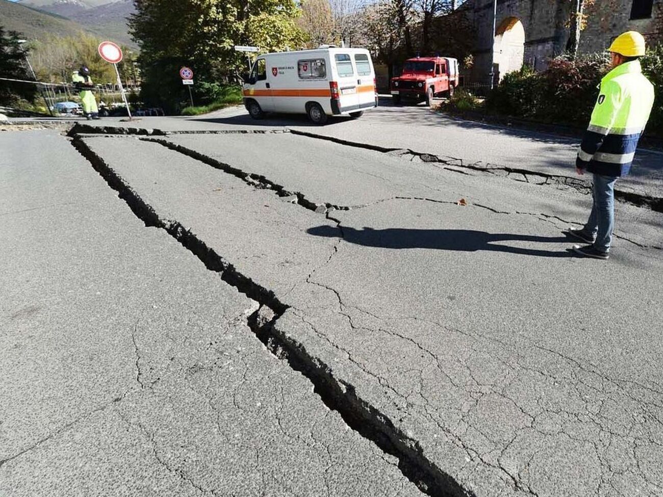 Землетрясение привело к разрушениям