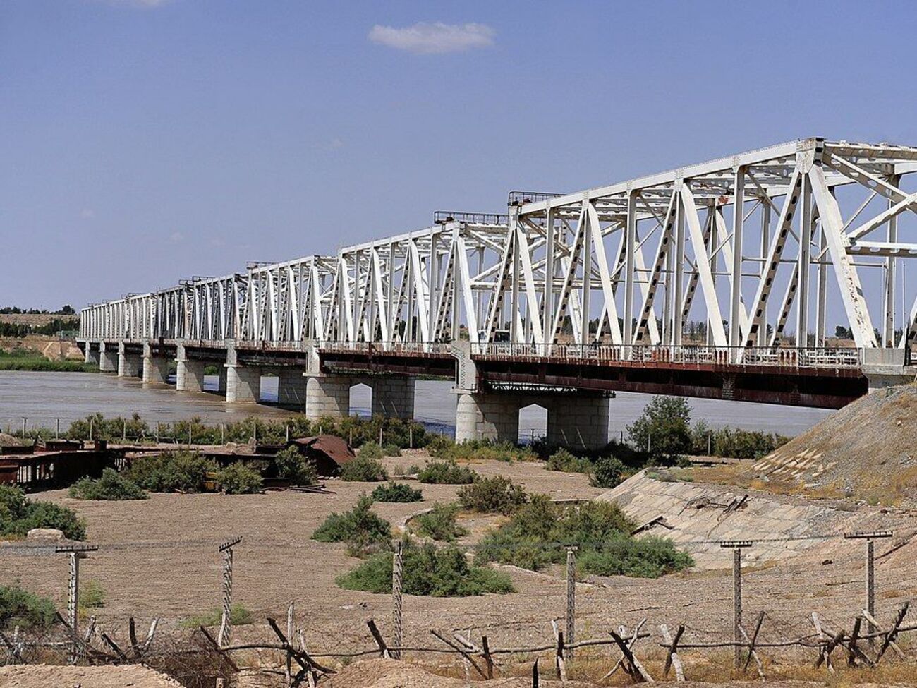 На афганской части моста Термез-Хайротон отмечено скопление афганских военнослужащих