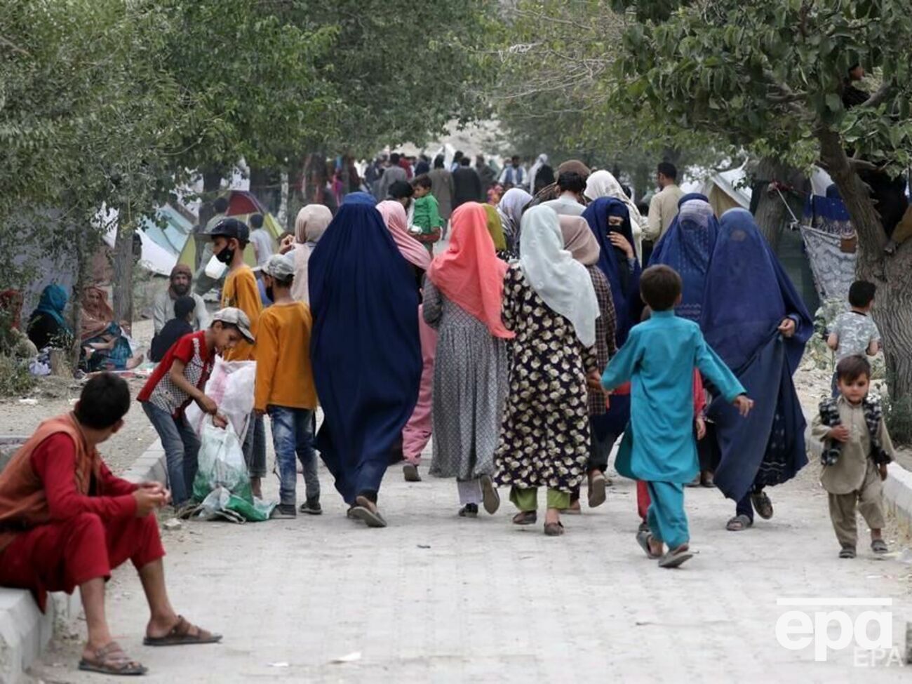 Для беженцев из северных провинций создали лагерь в парке Кабула