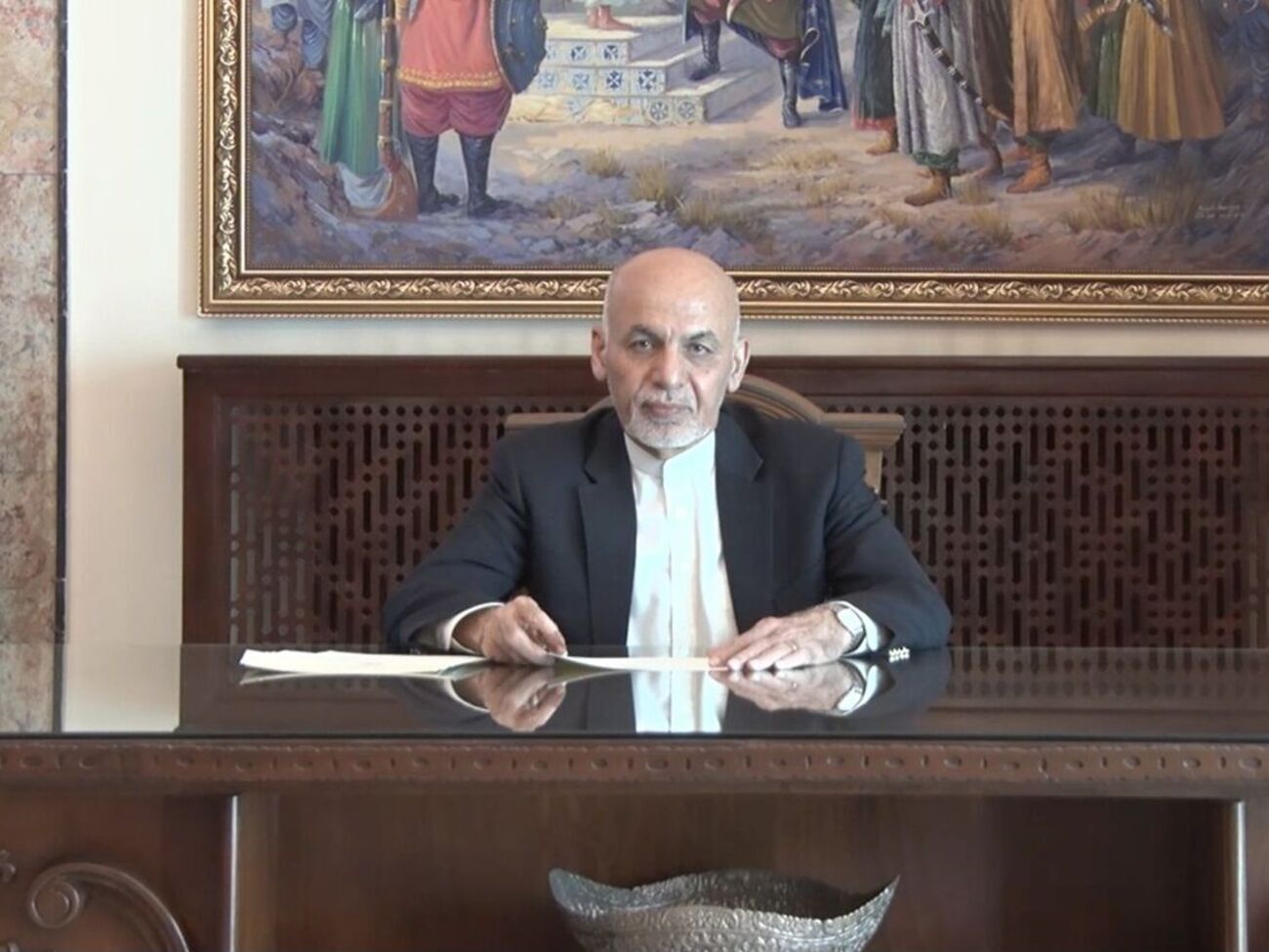 Гани объяснил свой отъезд наступлением талибов