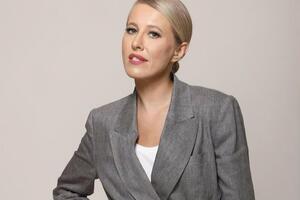 Собчак снялась в откровенной позе