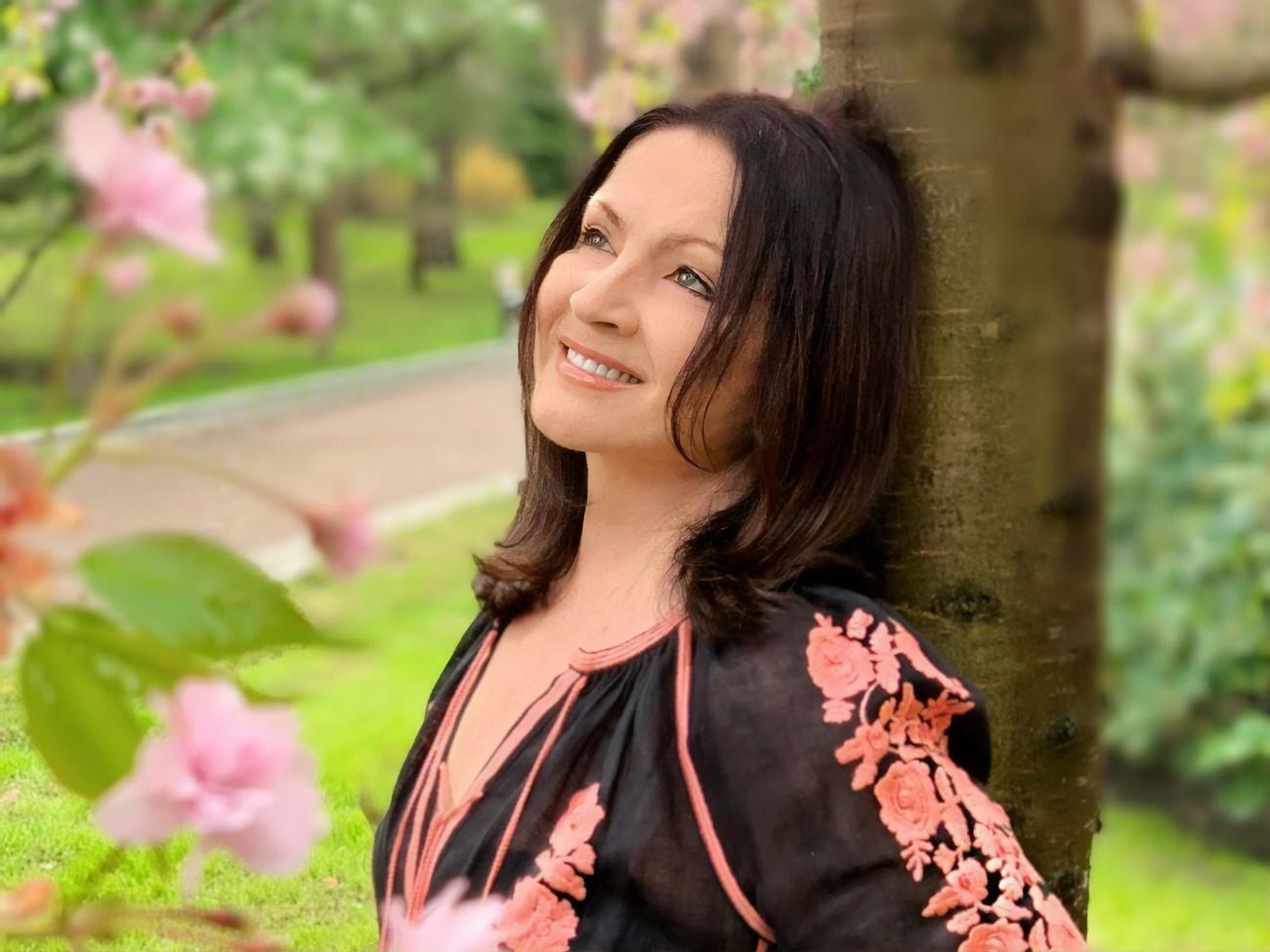 Ротару прокатилась на велосипеде в компании сына и невестки